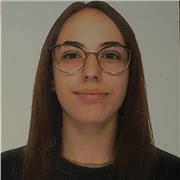 Me defino como una persona que siempre cumple lo que se propone, trabajadora, comprometida con sus estudios y trabajo y que por muchas dificultades que le ponga la vida , siempre logra lo que quiere.